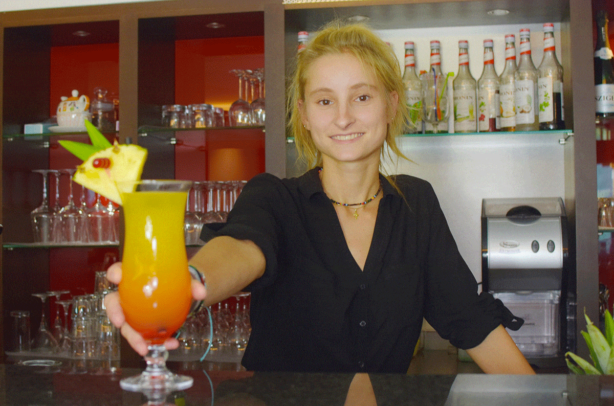 nawu apartments - Cocktails - Bar - Beim Reden, kommen die Leute zusammen.