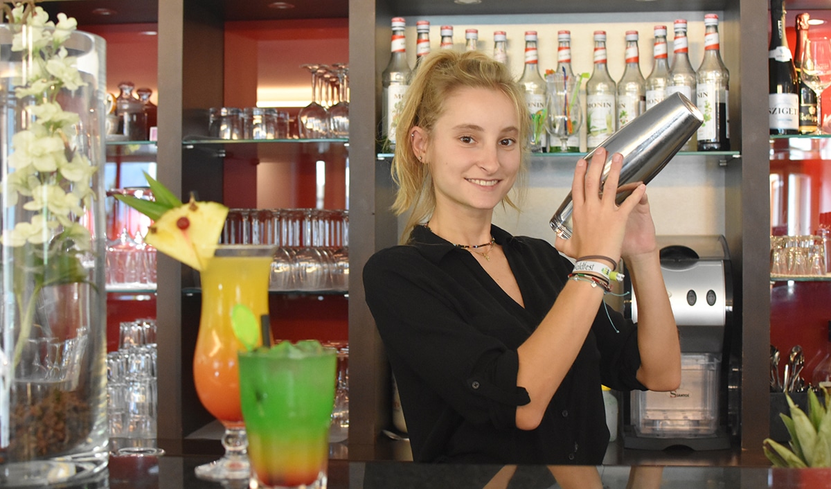 nawu apartments - Cocktails - Bar